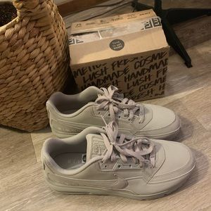 Sleek Nike Airmax Sneakers